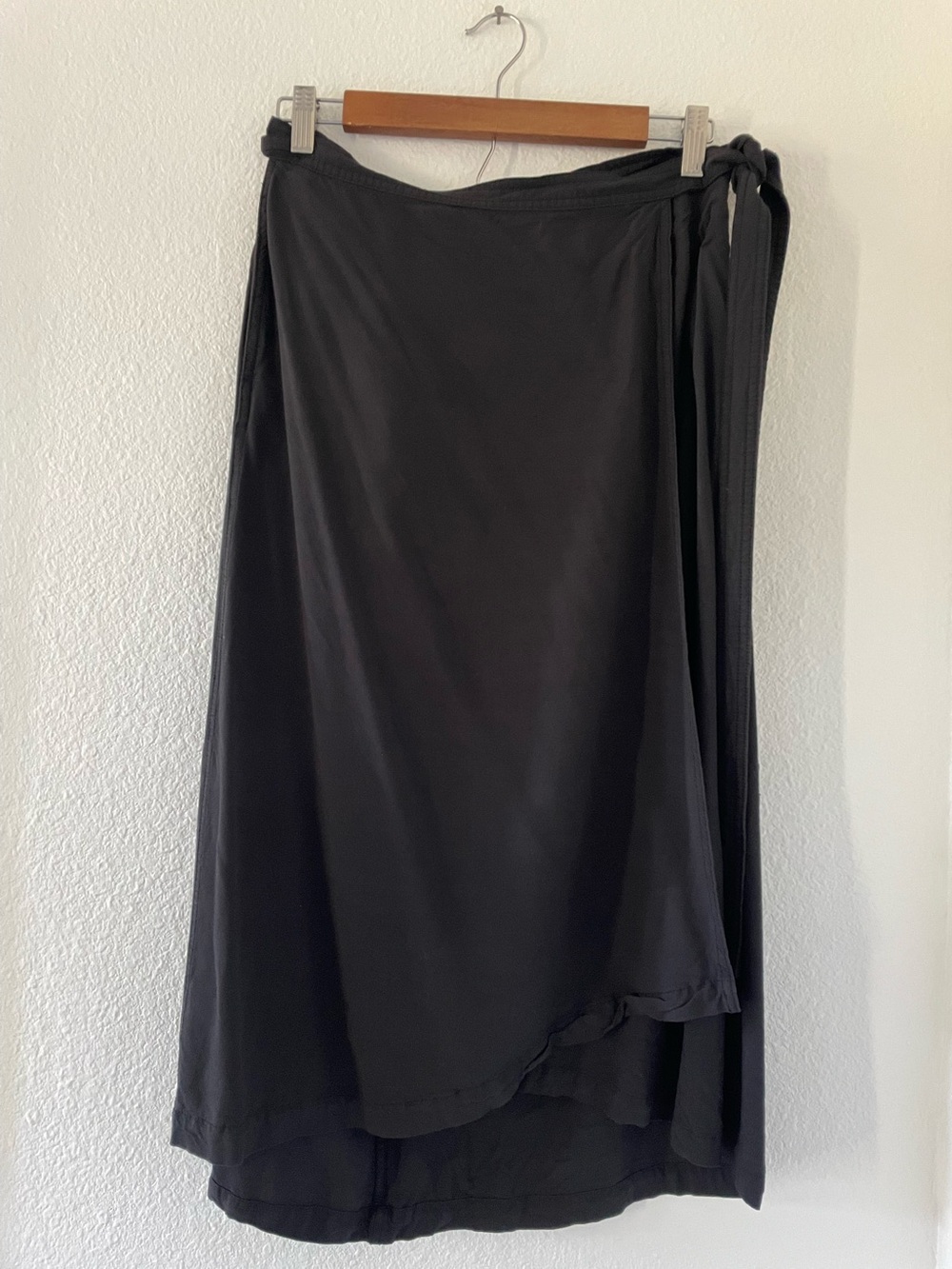 Gap black wrap skirt M